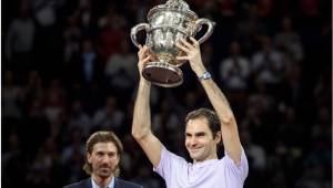 El suizo Roger Federer ha alcanzado su título 95 en su país tras ganar el torneo de Basilea frente a JM Del Potro.