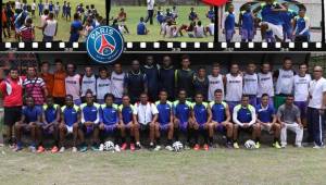 El plantel del París FC posó para el lente de diario Diez previo a uno de sus entrenamientos de preparación para su debut en Liga de Ascenso. Fotos Delmer Martínez