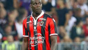 Mario Balotelli marcó 15 goles en la última temporada con el Niza.