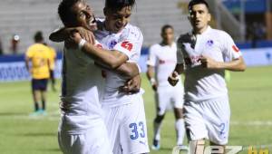 Carlo Costly y Michaell Chirinos quieren encaminar al Olimpia a los cuartos de final de la Concachampions. Foto DIEZ