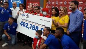 Importante donativo hizo el Club Olimpia a la Fundación Hondureña para el Niño con Cáncer.