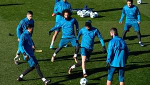 Varane y Bale viajan siendo una incógnita por despejar su participación en el Mundial de Clubes por lesión. Foto AFP