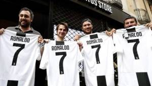 Las camisetas de la Juventus con el '7' de Cristiano Ronaldo, lo más vendido en Italia.
