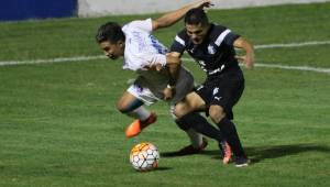 Jorge Cardona fue uno de los mejores jugadores del Honduras Progreso anoche en el Nacional. No se cansó de correr.