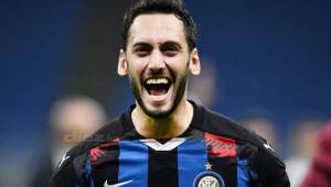 Hakan Calhanoglu ahora jugará en el Inter de Milan. Desestimó la oferta de renovación del AC Milan.