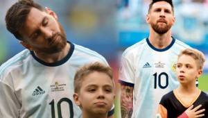 Un pequeño fanático saltó al campo junto a Messi y confesó que el futbolista no canta el himno, pero si lo tararea.