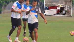 Olimpia tiene planeado desplazarse hoy a Puerto Cortés, pero lo hará vía aérea por la huelga del equipo pesado en la carretera CA5. Foto Ronald Aceituno