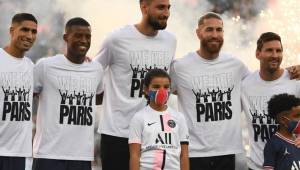 Wijnaldum posando junto a Hakimi, Donnarumma, Ramos y Messi en el Parque de los Príncipes.