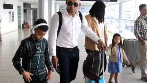 Emilio Izaguirre viajó en familia a Escocia para iniciar una nueva aventura con el Celtic Glasgow.