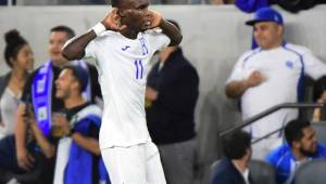 Rubilio Castillo festeja el segundo gol de Honduras ante El Salvador en el Banc of California Stadium. Foto AFP