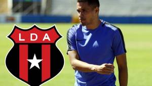 El delantero Roger Rojas sería el fichaje del Alejuelense de Costa Rica para el próximo campeonato Clausura y el DT, Carlos Restrepo, habla de su salida.