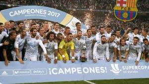 Los jugadores del Real Madrid festejando el título de la Supercopa de España.