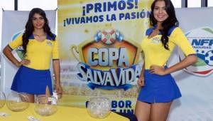 Estas preciosas mujeres han estado presente en el sorteo de la Liga. Foto Neptalí Romero.