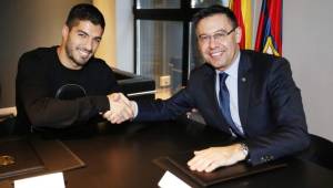 Momento en que el uruguayo se reunió con el presidente del Barcelona para firmar el nuevo contrato.