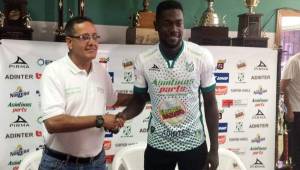 El delantero trinitense Rundell Winchester espera aportar goles a Platense urgido de un goleador. Foto DIEZ