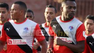 Kevin Álvarez trabaja a tope con Olimpia. Dice que hasta el momento la directiva no le ha dicho nada y espera no ser marginado. Foto Juan Salgado