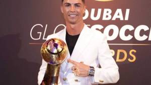 El portugués de la Juventus, Cristiano Ronaldo, recibió el premio a mejor jugador del año 2019 en Dubai.