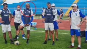 Kevin Álvarez se convirtió en la gran novedad en el entreno de la Selección de Honduras este martes. Foto @FenafuthOrg