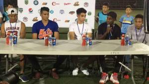 Iván López, Óscar Medina, Jonathan Rubio, John Paul Suazo y Christian Altamirano en la conferencia de prensa.