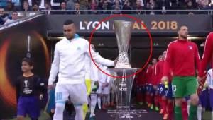 Dimitri Payet tocó la copa desafiando la historia y terminó entre lágrimas en la final de Europa League entre Marsella y Atlético.