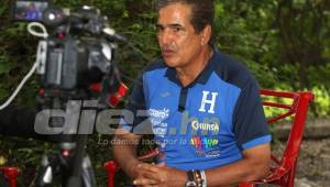 El técnico de Honduras sostuvo un mano a mano con DIEZ y explica por qué le está costando cada vez menos a la Bicolor jugar en el Azteca. Fotos Ronald Aceituno