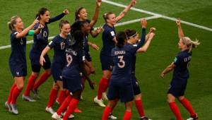 Ya se juega el primer partido del Mundial Femenino en el Parque de los Príncipes de París.