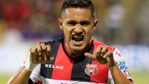 El delantero hondureño Roger Rojas está firmando su mejor temporada como goleadorr en el fútbol de Costa Rica y Alajuelense no quiere que se lo bajen.