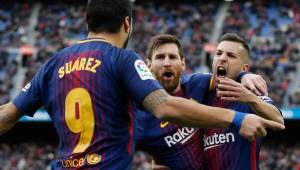 Messi, Luis Suárez y Paco Alcácer serán el tridente en ataque hoy ante Sevilla. Foto AFP