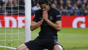 Cavani sufre una lesión en la cadera a cinco días para enfrentar al Real Madrid.