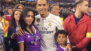 Cristiano junto a su actual pareja, Georgina Rodríguez y su hijo, Cristiano Jr.