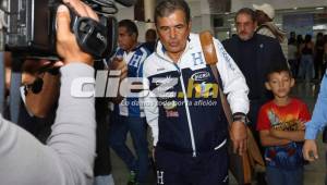 Jorge Luis Pinto arribó al país con rostro desencajado. No es para menos, Honduras cayó 6-0 ante Estados Unidos en San José, California. Foto Delmer Martínez