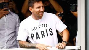 Messi presumió de su nueva prenda el día que le dieron la bienvenida a París.