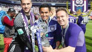 El volante hondureño Andy Najar celebrando la obtención del título con el Anderlecht de Bélgica el pasado fin de semana. Foto cortesía