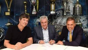 Miguel Ángel Russo ya firmó su contrato como nuevo entrenador de Boca Juniors.