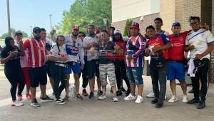 Unos 40 aficionado de Olimpia recorrieron casi 600 millas desde Nueva Jersey para apoyar a su equipo ante Motagua en el clásico de hoy en Charlotte.