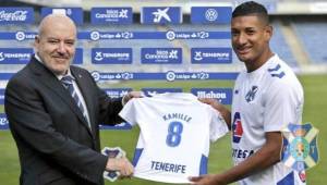 El Tenerife presentó hoy al jugador que portará el número 8 que dejó el hondureño Bryan Acosta.