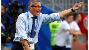 La selección de Uruguay se encontraba acéfala, debido a que el contrato de Tabárez había vencido tras la participación en el Mundial de Rusia 2018.