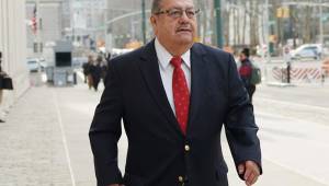 El expresidente de la Federación de fútbol de Guatemala, Rafael Salguero, libró la cárcel y tendrá que devolver todo el dinero que recibió en sobornos. Foto AFP