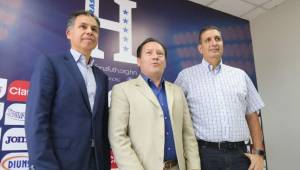 Rebollar fue presentado junto a José Ernesto Mejía y Jorge Salomón, secretario y presidente de la federación respectivamente. Foto: Juan Salgado.
