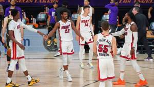 A pesar de descansar solamente 48 segundos en todo el partido, Jimmy Butler comandó a los Miami Heat a una nueva victoria ante Lakers en las Finales de NBA.