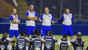 Honduras viajará el lunes hacia Europa con 22 futbolistas llamados por el seleccionador Fabián Coito.
