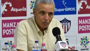 Alexis Mendoza fue destituido de su cargo en Junior FC de Colombia. El técnico ha sido vinculado con la Selección de Honduras.