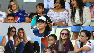 Muchas mujeres hermosas llegaron a presenciar el derbi capitalino entre azules y blancos.