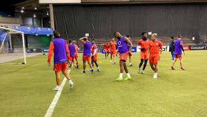 Los jugadores del Olimpia reconocieron el césped sintético del Estadio Olímpico de Montreal y están listos para enfrentar al Impact de Thierry Henry. Fotos CDOlimpia