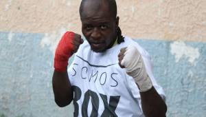 El boxeador hondureño Miguel el 'Muñeco' González espera regresar con una victoria.