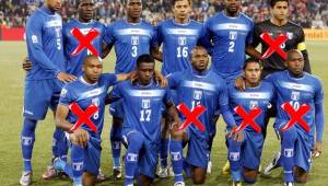 La Selección de Honduras que disputó el Mundial de Sudáfrica tiene solo la mitad del plantel activo y jugando en alto nivel. Los demás están retirados y sin equipo.