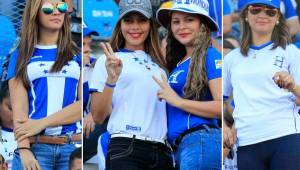 Muchas mujeres lindas se han hecho presente al estadio Olímpico de San Pedro Sula.