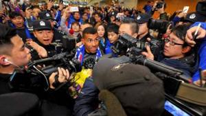 Carlos Tévez desato la locura entre los medios y seguidores del fútbol chino.