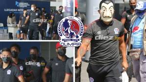 Los jugadores del Olimpia al momento de salir del aeropuerto Toncontín tomaron la determinación de no dar declaraciones de los medios de comunicación. Fotos: Efraín Salgado.