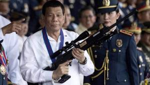 Rodrigo Duterte, presidente de Filipinas, en discurso en televisión confirmó que ordenó 'matar' a los que ocasiones problemas durante la cuarentena.